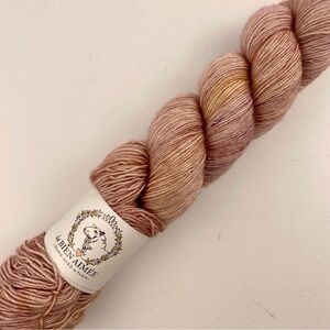 La Bien Aimee Merino Singles “Damask” 100% Superwash Merino Wool 400y/100g yarn